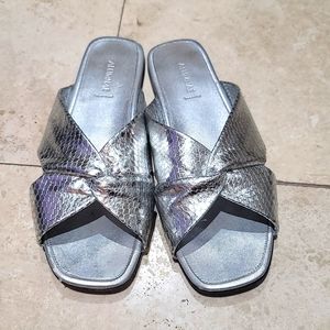 Alumnae sandal